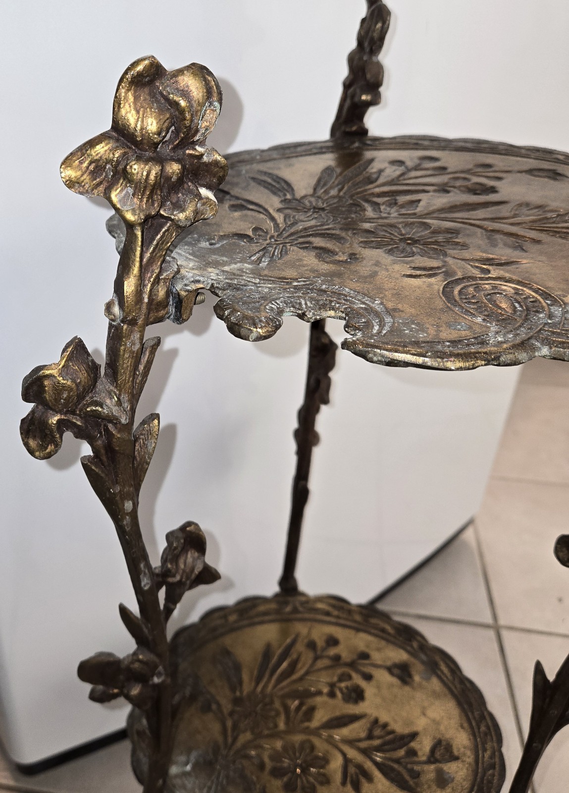 ANTIQUE ART NOUVEAU 2-TIER FLORAL ORNATE CAST BRASS PLANT STAND TABLE 28" A3