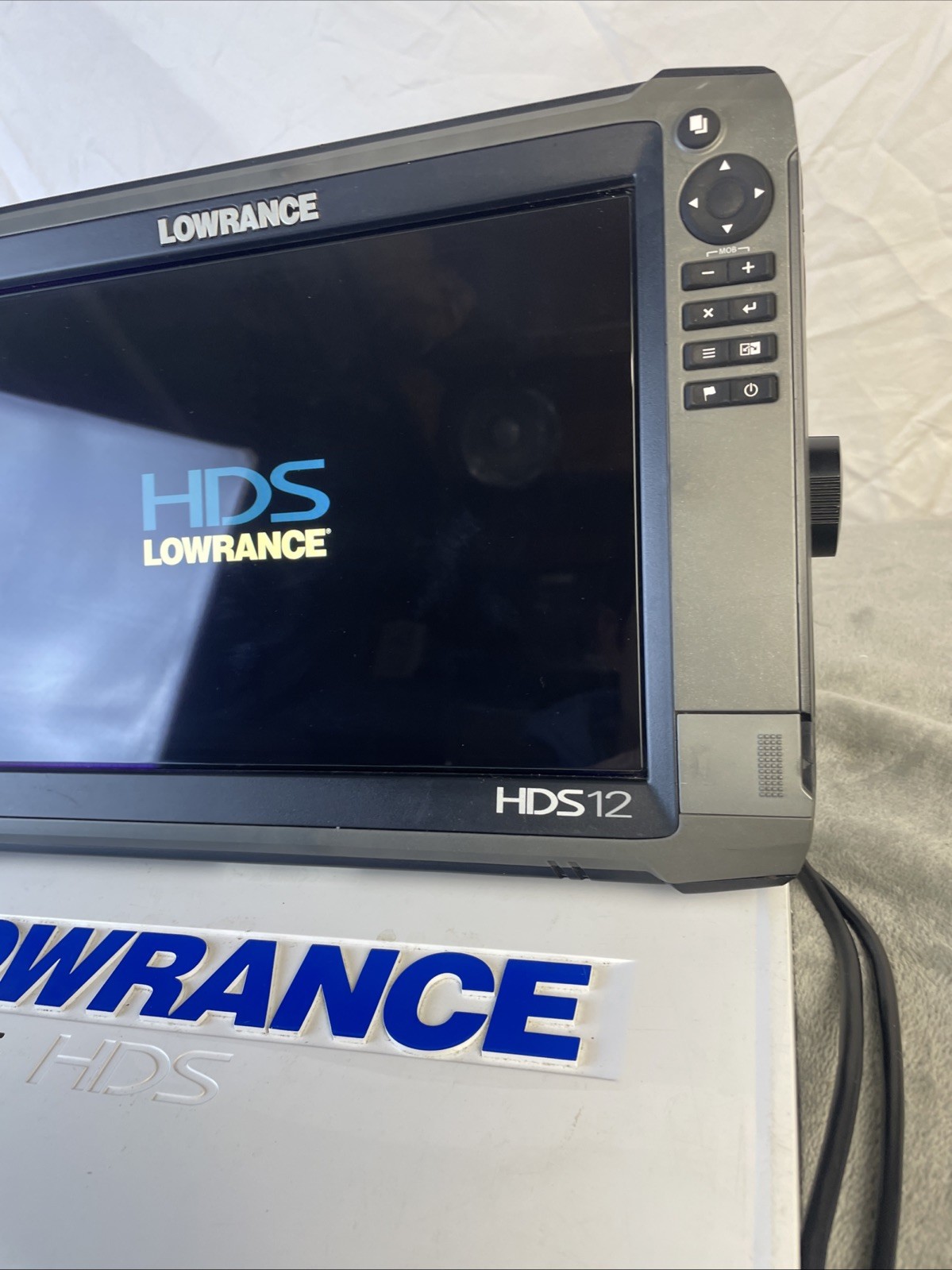 Lowrance HDS 12 Gen 3 Depth Finder With Mount And Suncover Tested And Working