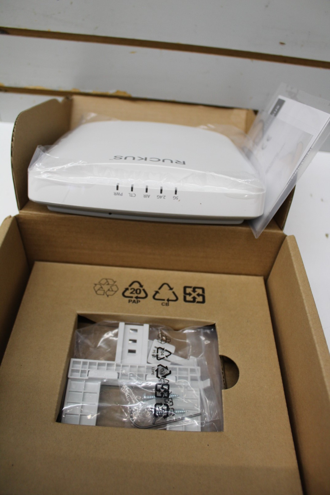 Ruckus R650 Dual-Band Wi-Fi 6 802.11 ax Wireless Access Point 901-R650-US00 NEW