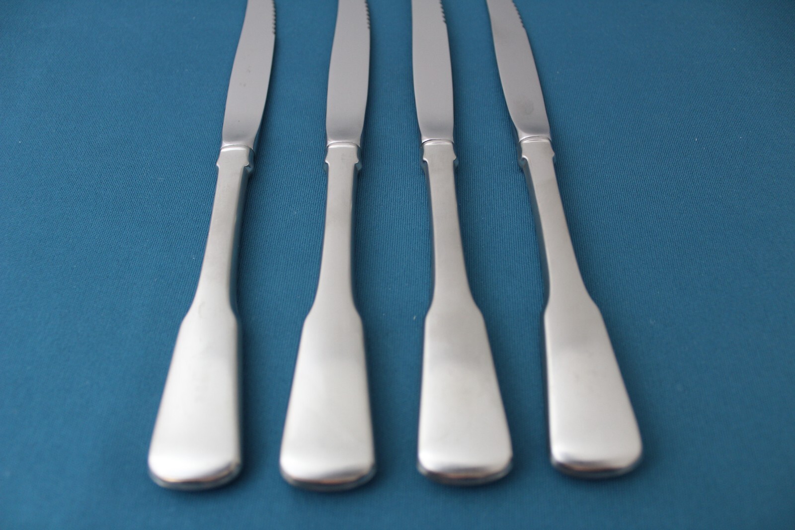 Oneida AMERICAN COLONIAL Steak Knives Hollow (Set of 4) Satin CUBE Stainless 9"