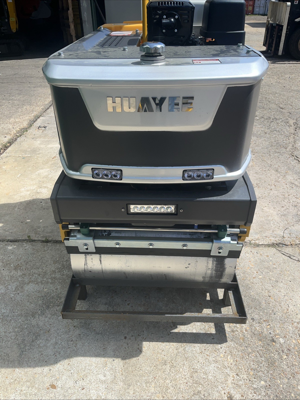 Huayee RHY 0.8 Vibratory asphalt Roller, 1800 Lbs Hydraulic Turning, Water Tank