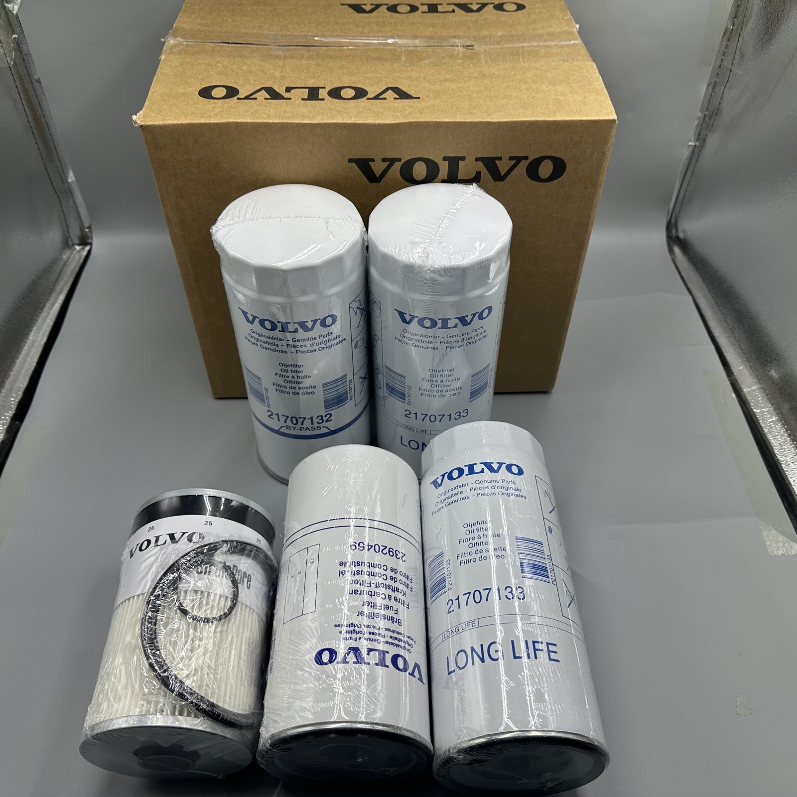 NEW Filter Kit Volvo D13 Oil, Fuel Filters  21707133 (2),21707132,23920469,19765