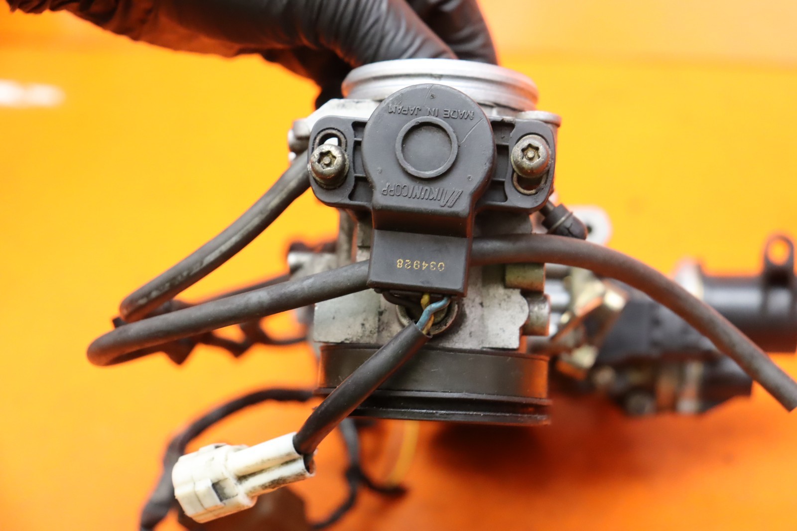 2004-2005 KAWASAKI NINJA ZX10R OEM MAIN FUEL INJECTORS / THROTTLE BODIES