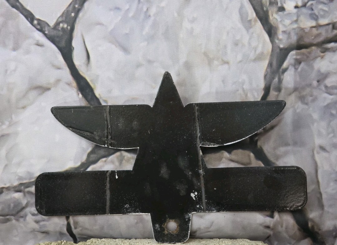 VINTAGE FLYING A GIANT POWER PORCELAIN LICENSE PLATE TOPPER 11"x7".