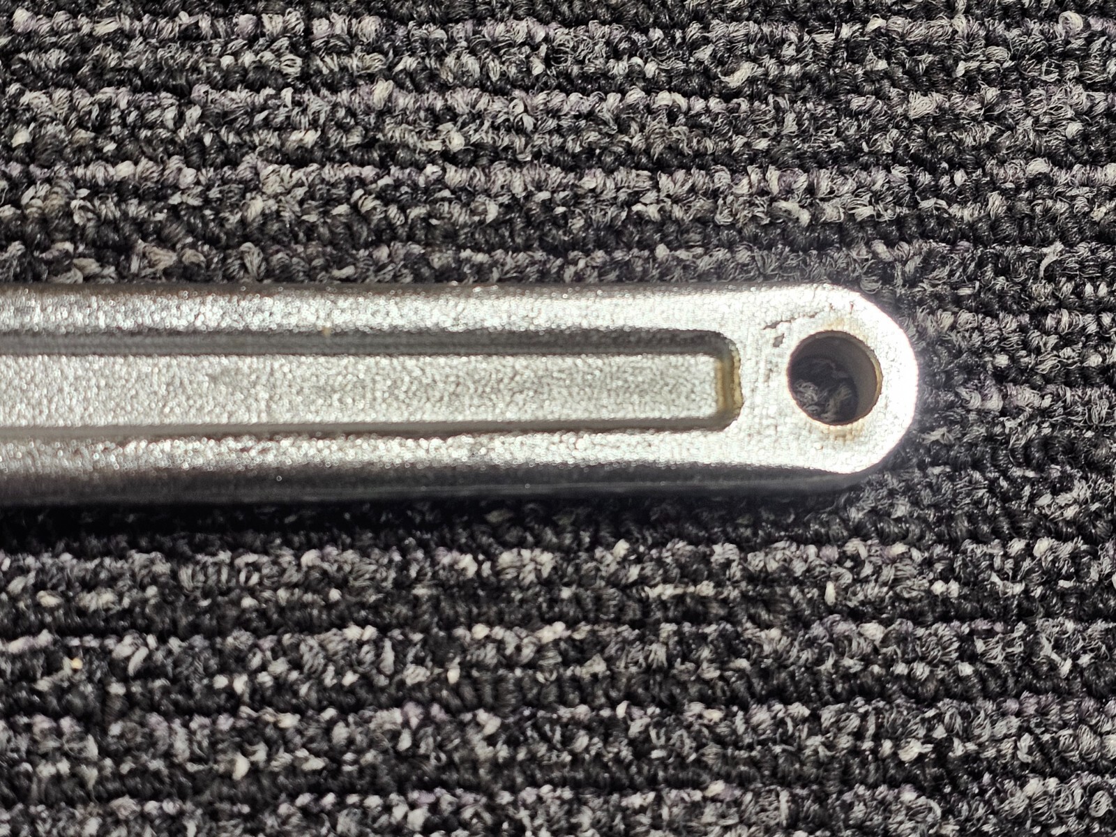 VEVOR 24-inch Chain Wrench Steel Straight Handle Tool with Chain in Silver