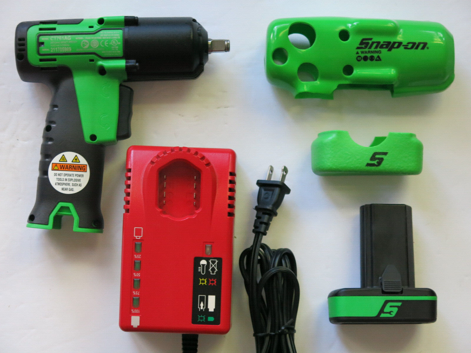 Snap-On CT761 CT761AG Impact Wrench 3/8" 14.4v Cordless Battery & Charger Set