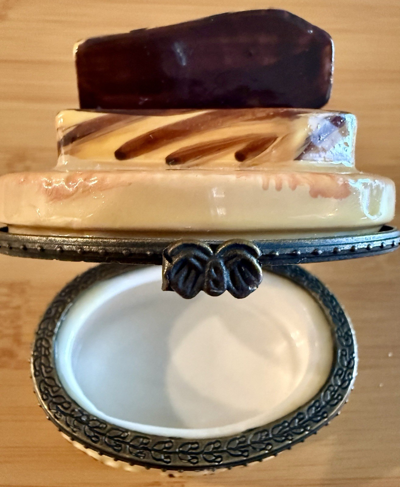 Voodoo New Orleans Trinket Box Coffin with VooDoo Doll Spooky VG