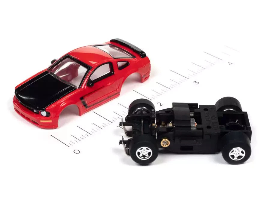 Auto World Super III 2005 Ford Mustang GT Version A - Red - 1/64 HO - SC383