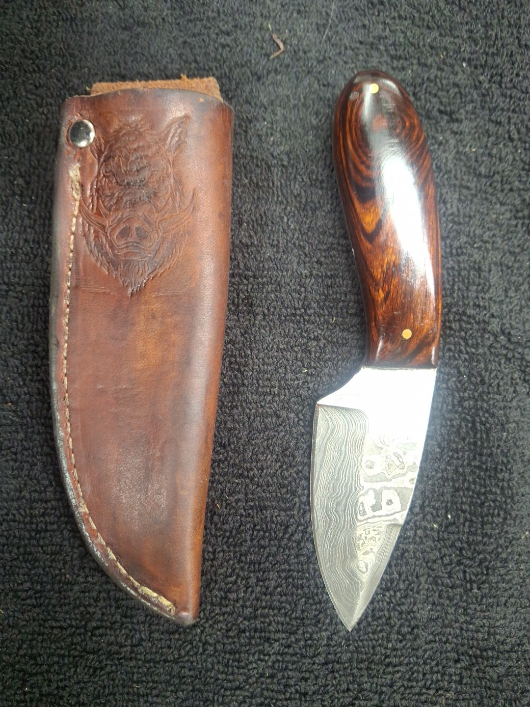 Beautiful Heritage Hand Forged Rosewood Damascus Fixed Blade Skinning Knife