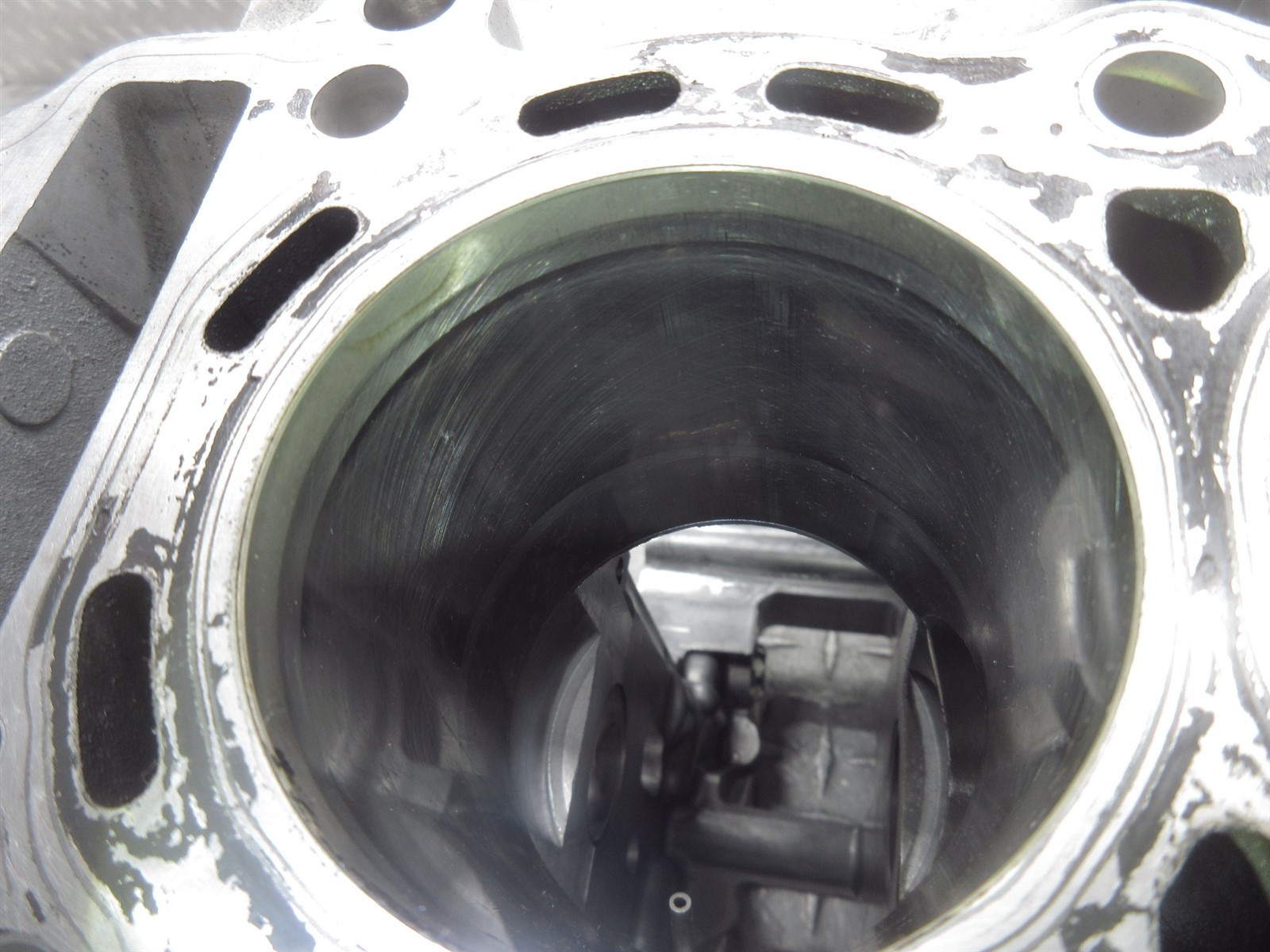 2007 06-07 Suzuki GSXR 600 GSXR600 Crankcase Case Engine Motor Block Piston Lot