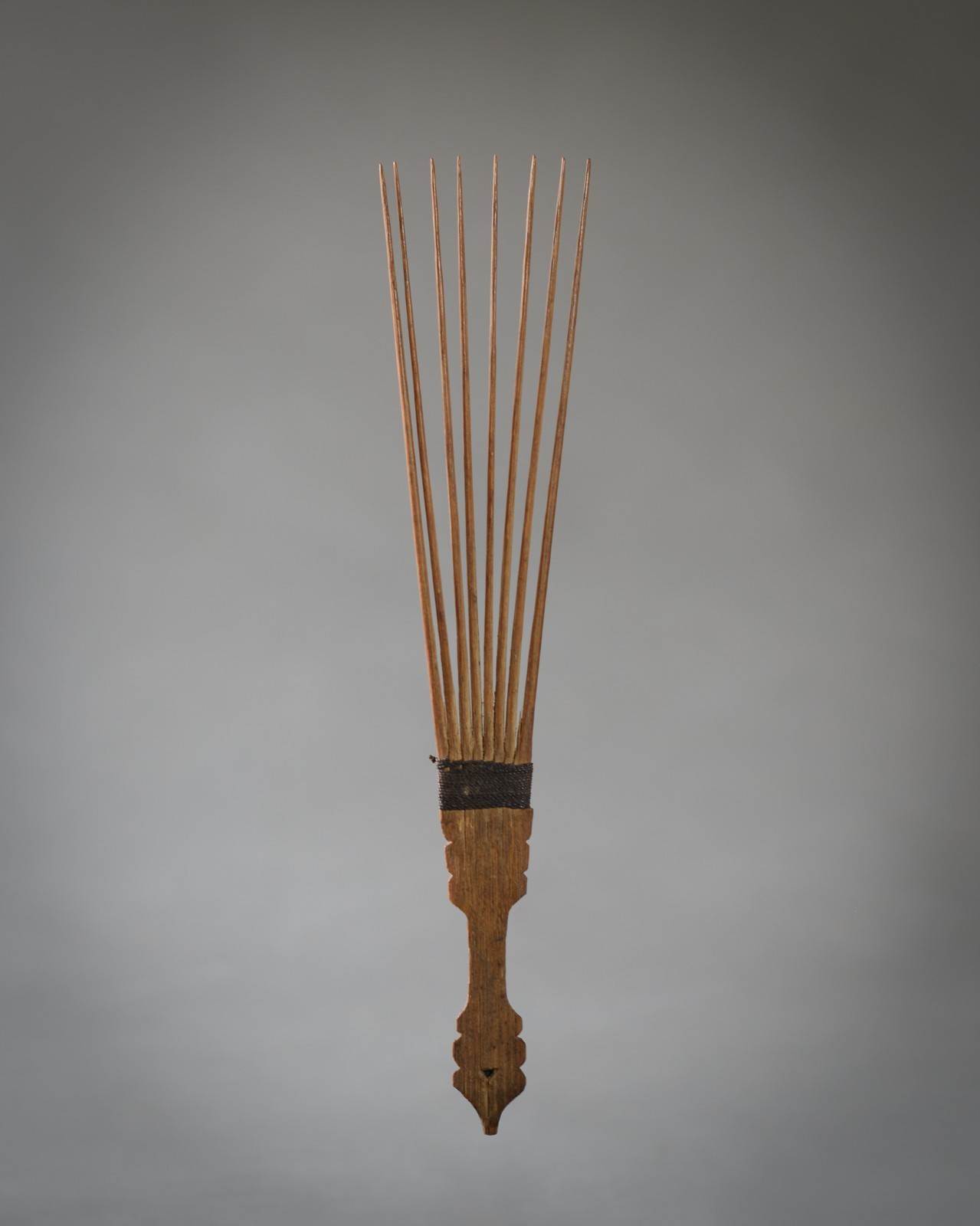 ANTIQUE TRIBAL COMB, Sepik Region, Papua New Guinea.