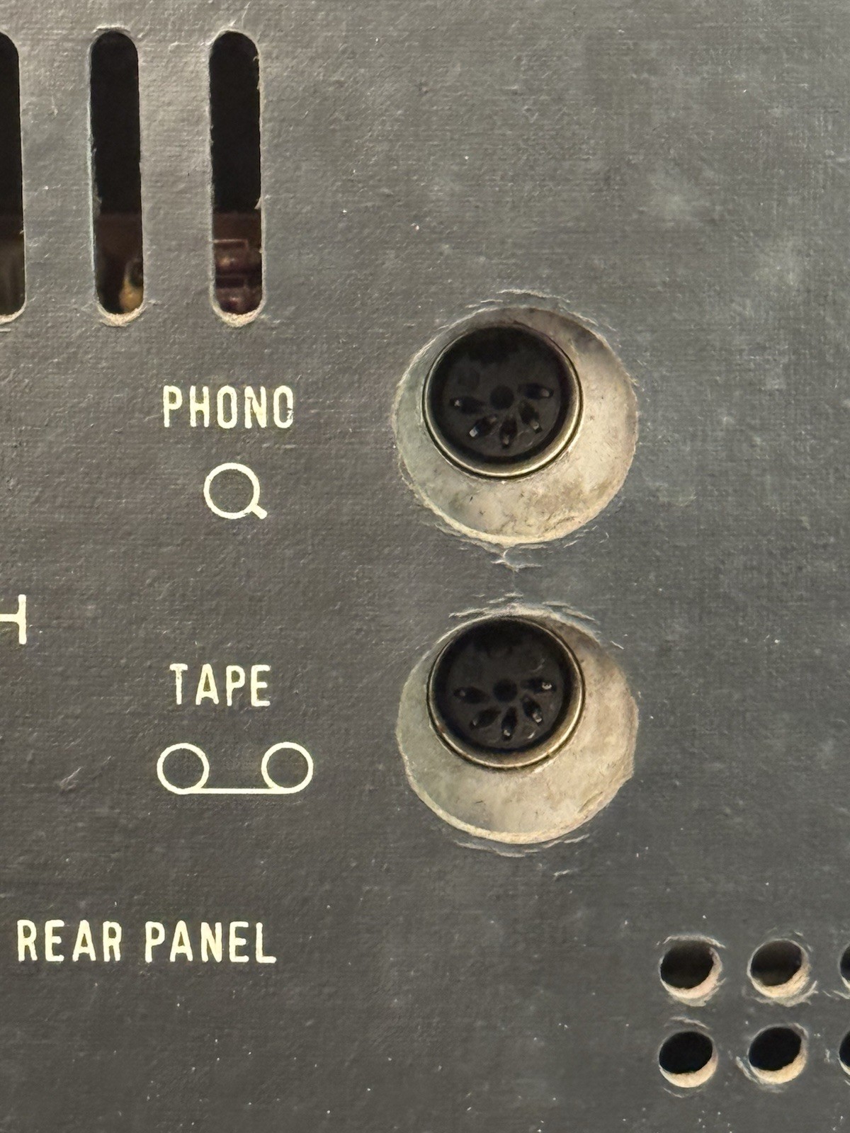 Grundig RTV 360U Solid State Am/Fm Short Wave Radio Stereo w/Speakers *READ*