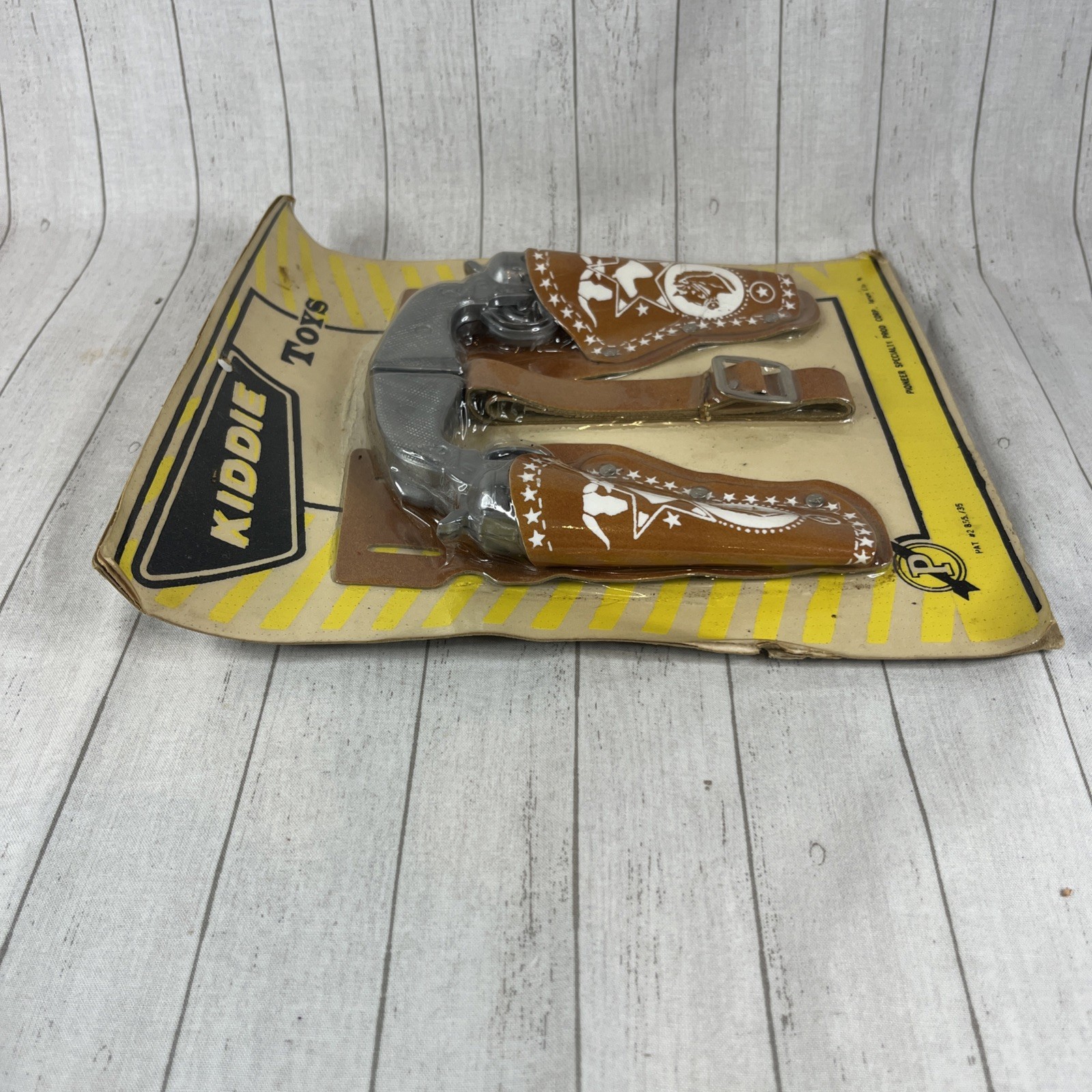 Pioneer Specialty Corp Kiddie Toys Plastic Toy Cowboy Pistol & Holster Set READ