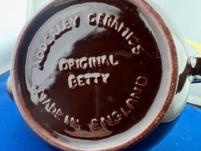 GENUINE BROWN BETTY, Red Clay, Rockingham Glaze, 4 Cup Tea Pot, MADE IN ENGLAND