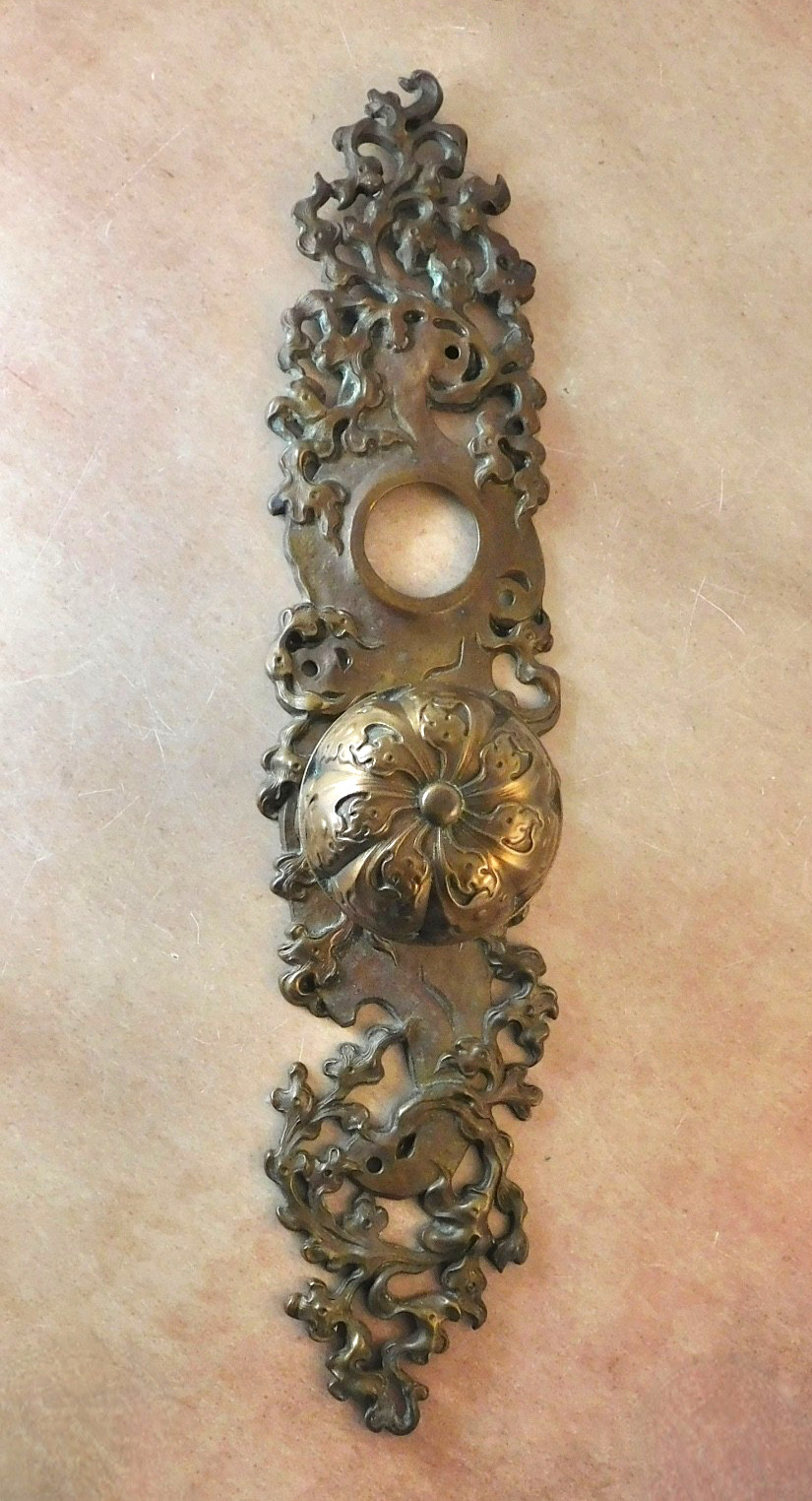 Antique Norwalk Heraldic 1900 brass bronze entrance door knob and plate E-14900