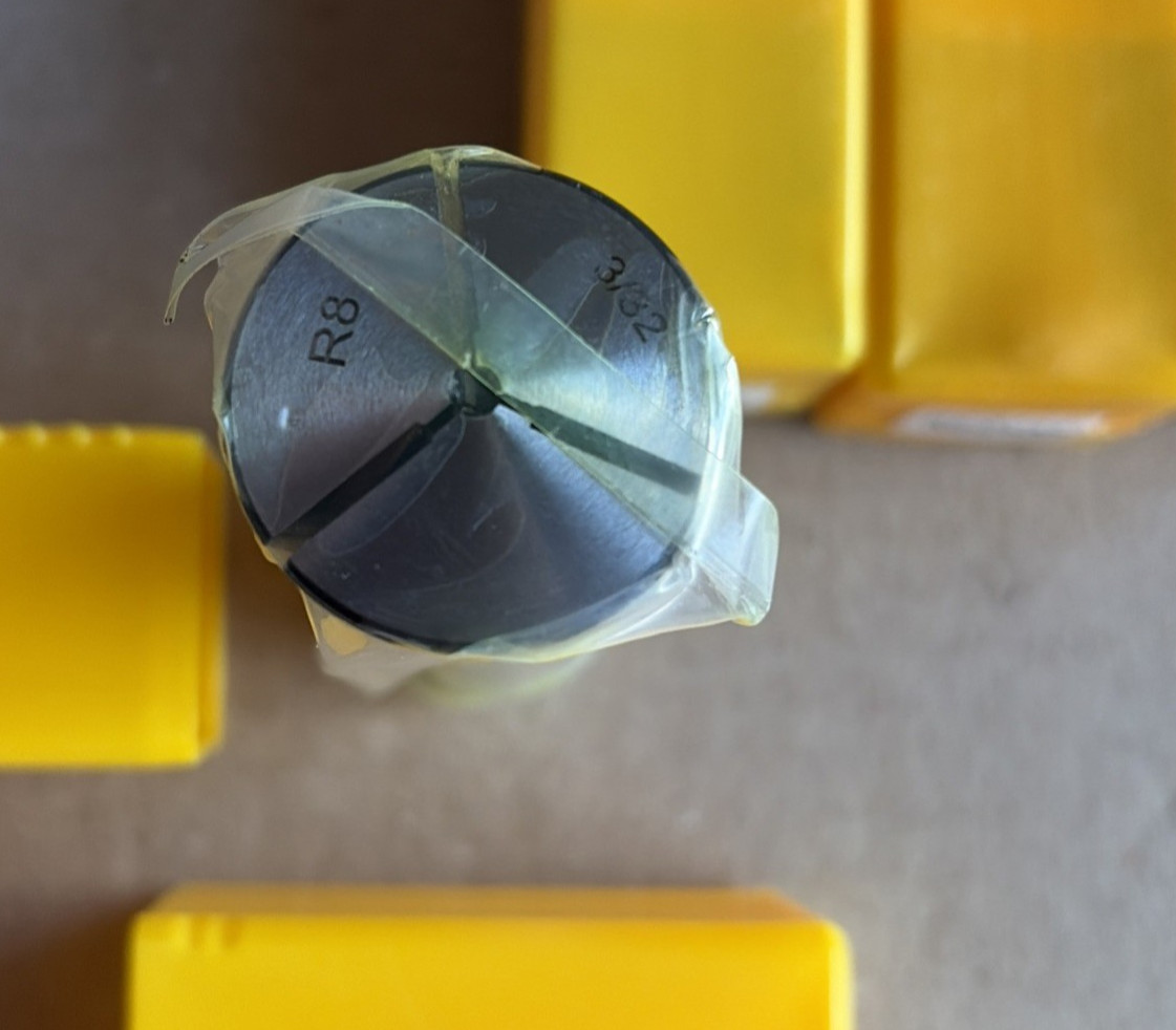 R8 Collet 8 Pc Set 5/16" 7/16" 9/16" 11/16" 3/32" 11/32" 21/32" 23/32" New Seal