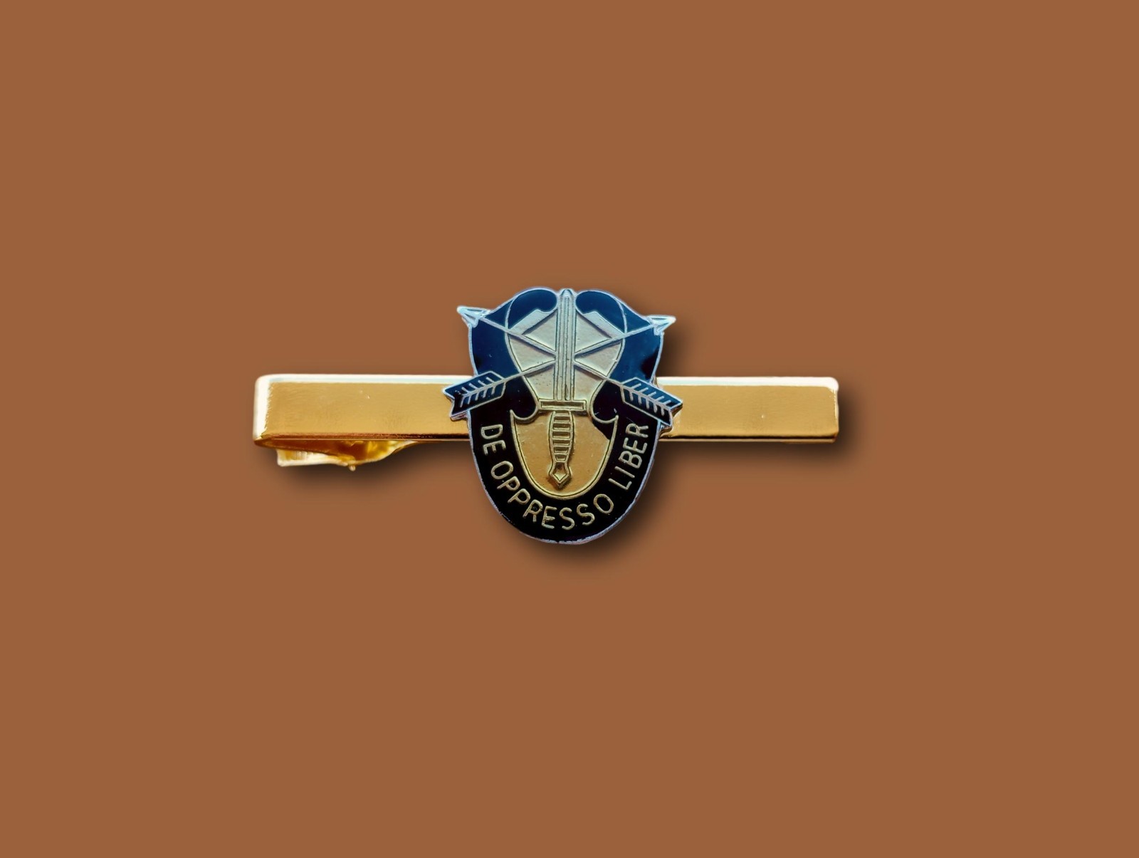 U.S MILITARY ARMY SPECIAL FORCES TIE BAR OR TIE TAC CLIP ON TYPE S.F U.S.A MADE