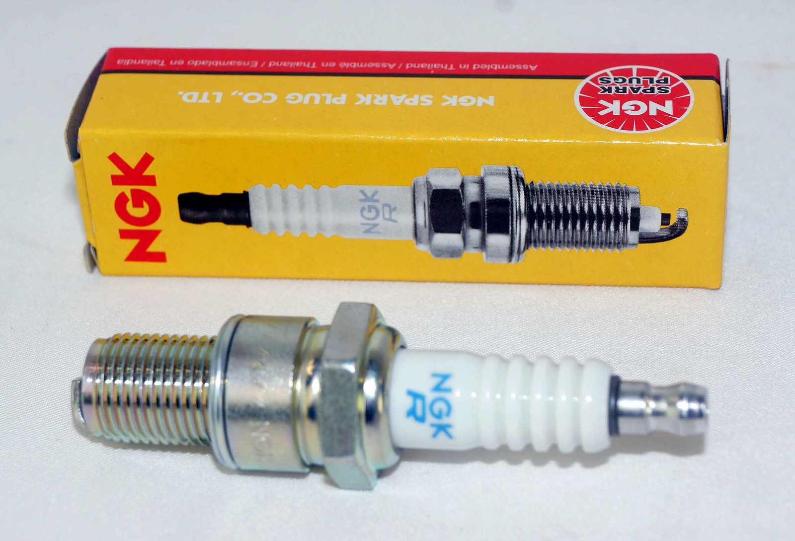 Set of 4 Genuine NGK 5722 BR9ES Nickel Spark Plug with Removable Terminal Nut