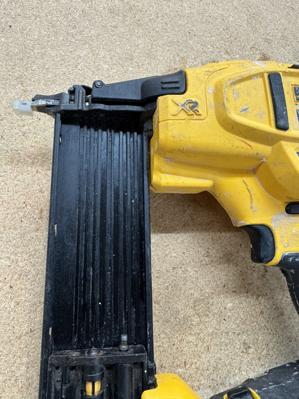 DEWALT 20V MAX XR 18-Gauge Brad Nailer DCN680
