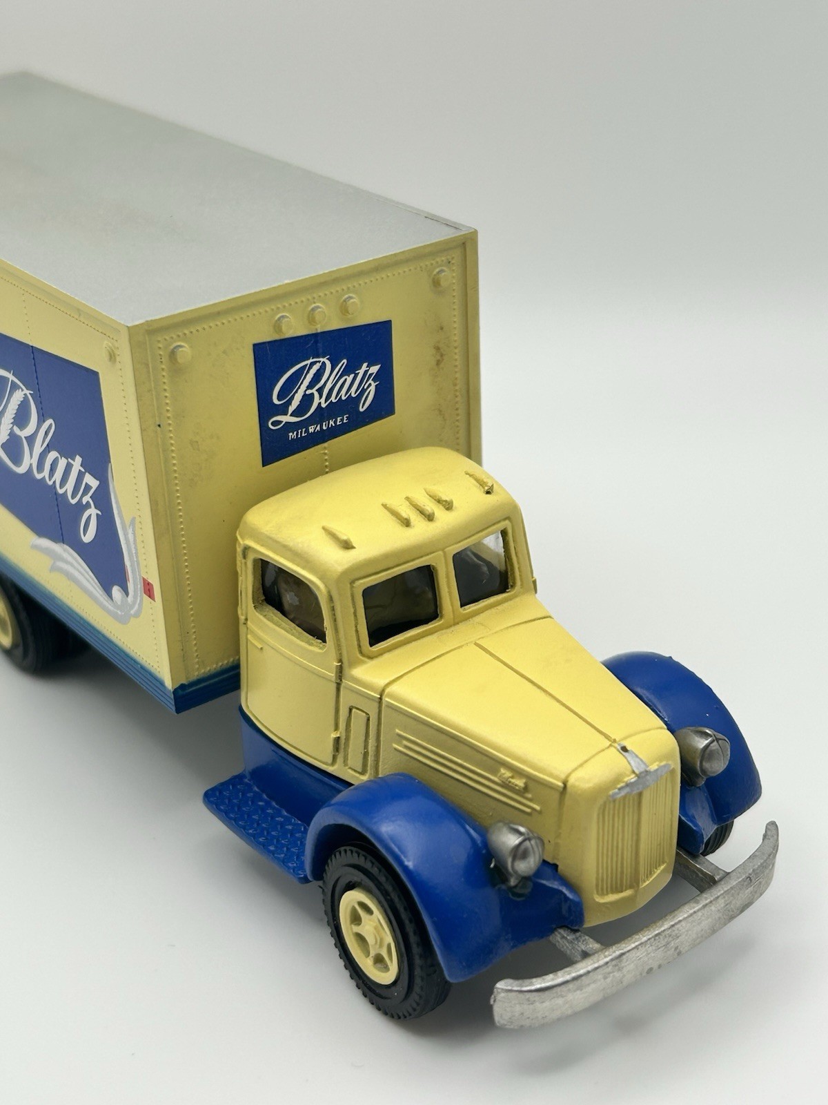 Dehanes DMC No.102 Blatz Beer Mack L Series Box Truck W/Box