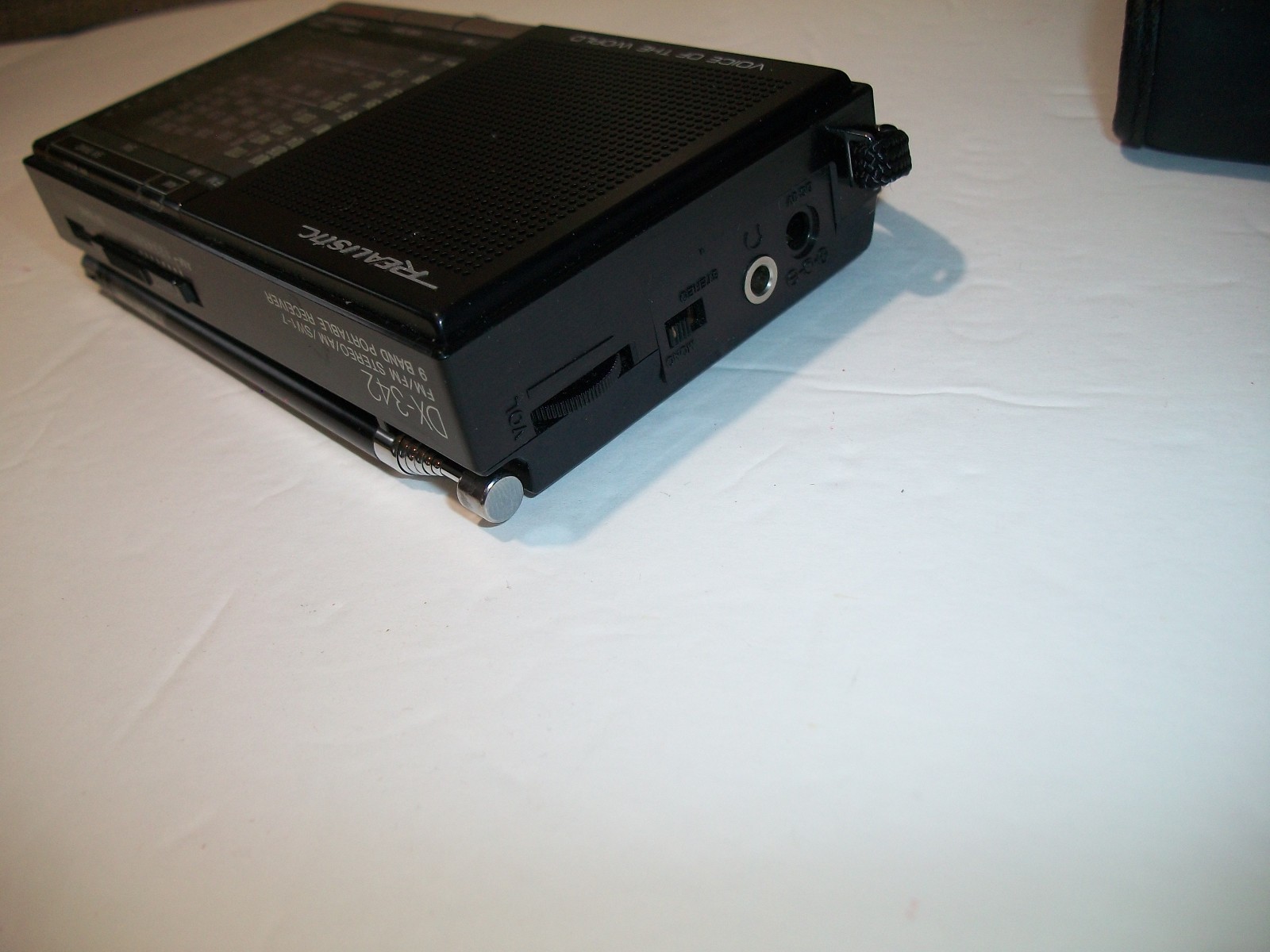 REALISTIC DX-342 VINTAGE AM FM SW RADIO with CASE