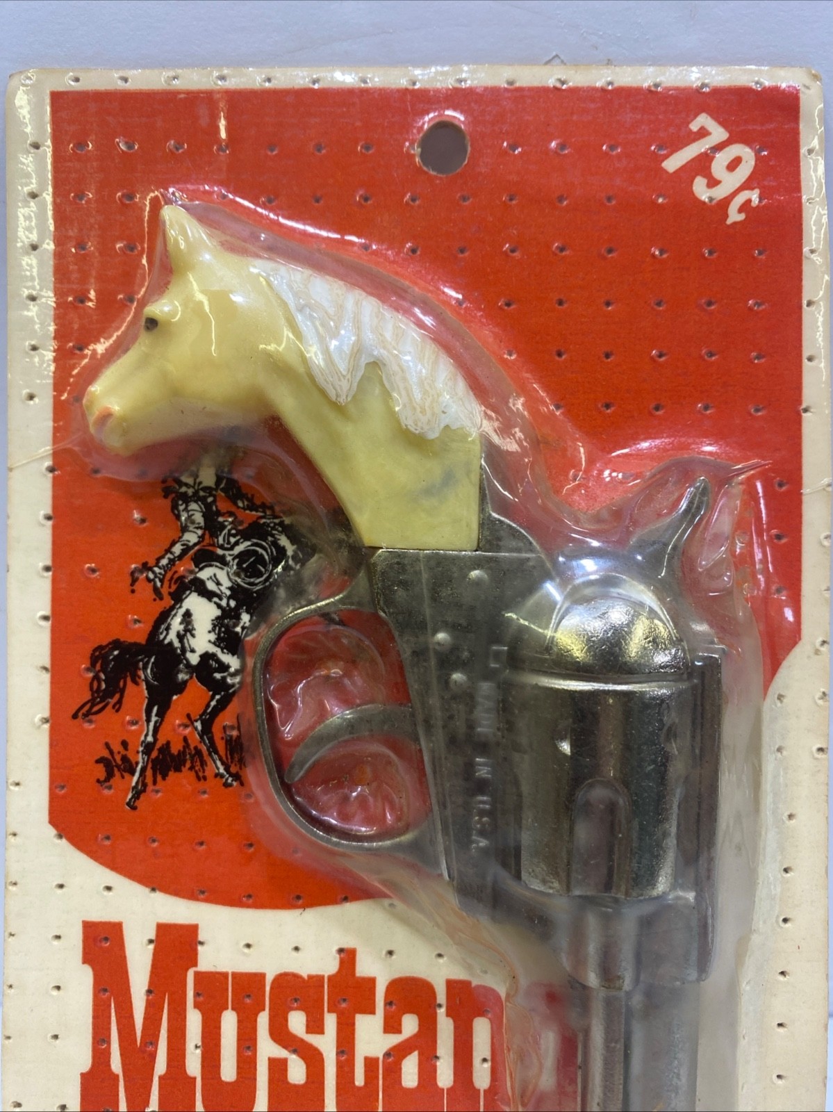 Vintage 60s Hubley Mustang 50 Shot Repeater it smokes ! New On Card