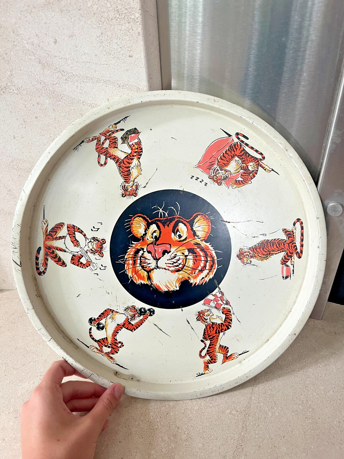 VINTAGE! 1960's Exxon / Kellogg's Tony the Tiger Round Metal Serving Tray 13"D