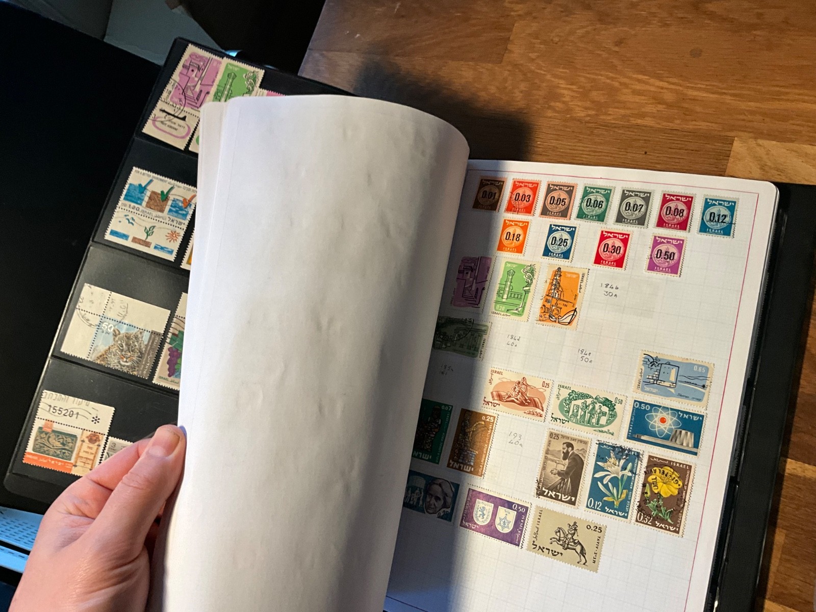 worlds stamps vintage large lot 6.1 kg 5 albums leaves cards vintage to modern