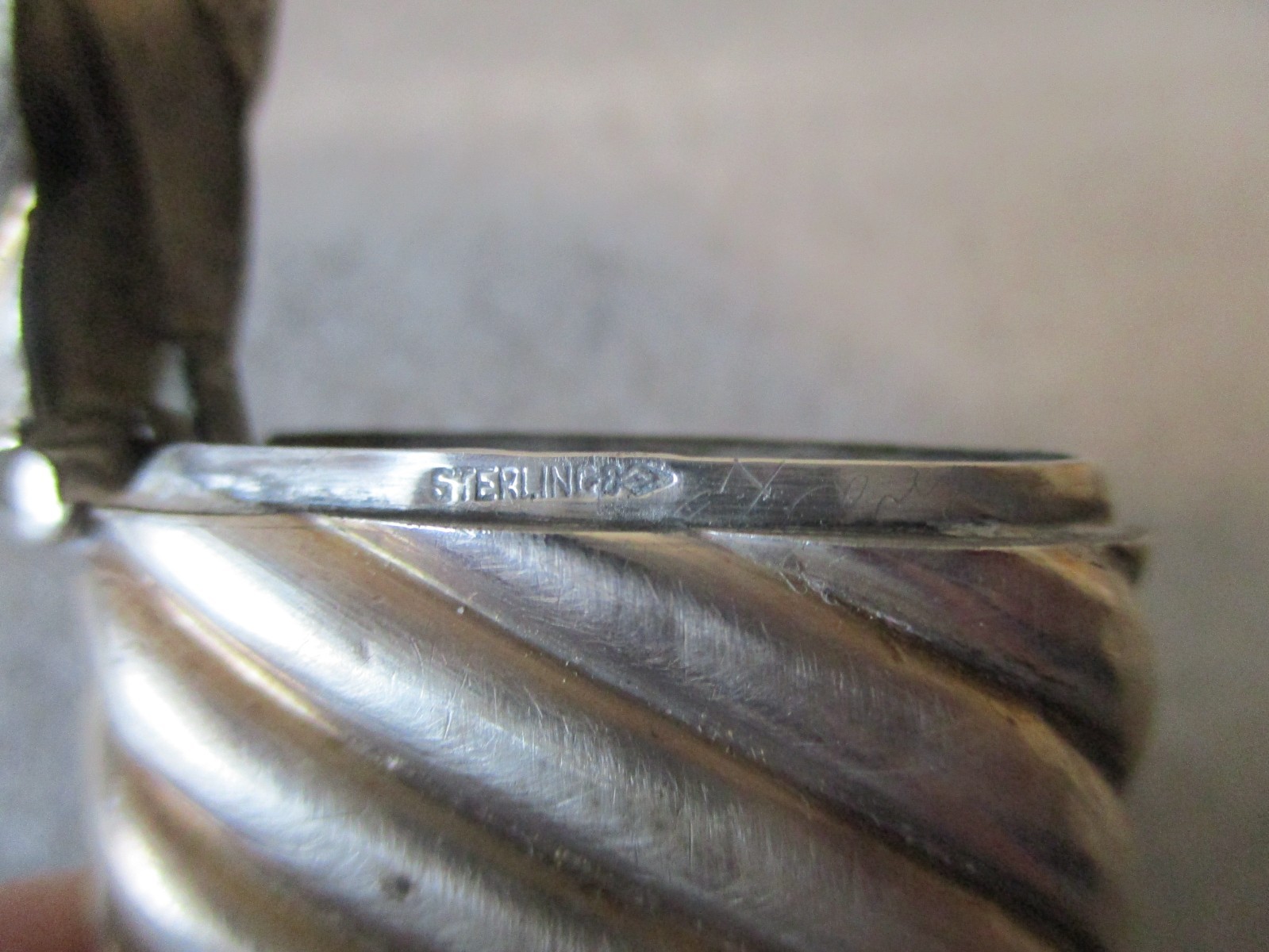 VINTAGE STERLING SILVER VESTA CASE MATCH SAFE SWIRL TEXTURED 1920s - 34.04g