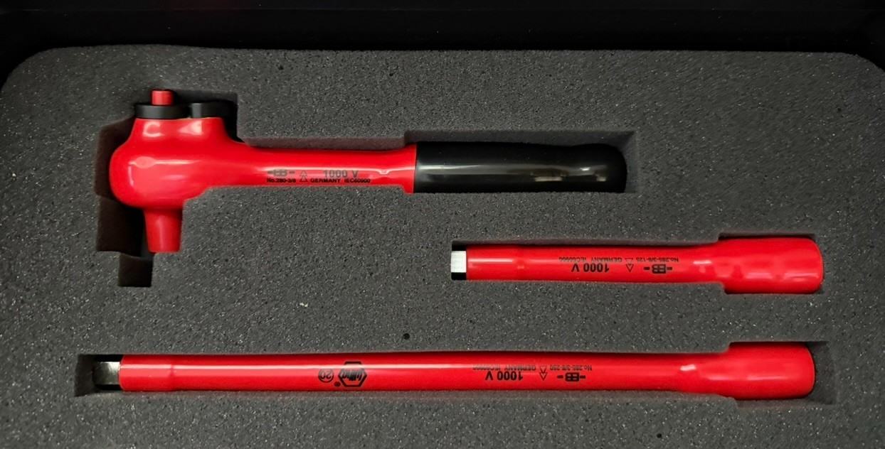 Wiha 31592 24 Piece Insulated Tool Set with case and soft padded foam Metric