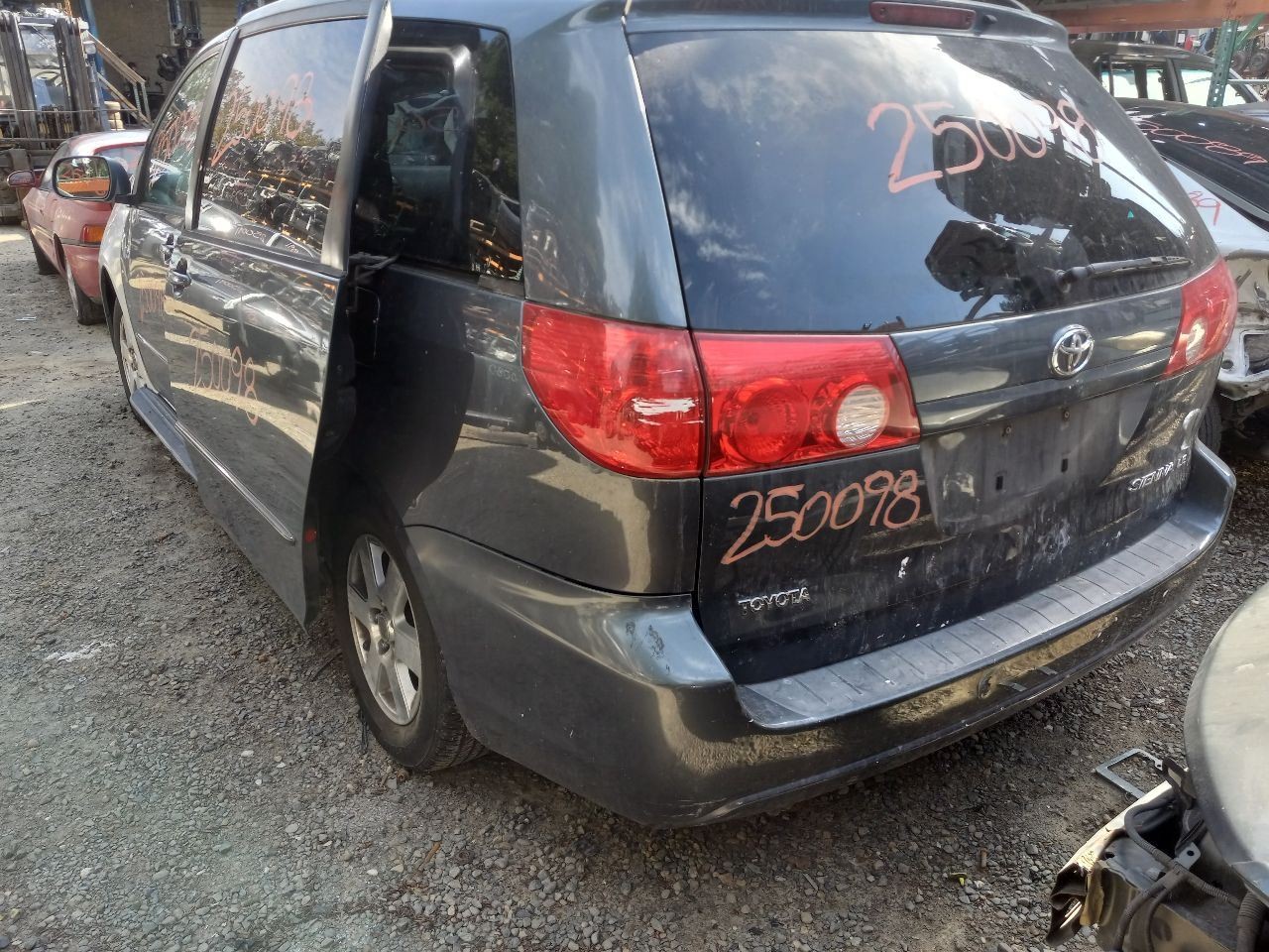 06-10 TOYOTA SIENNA LE ROOF DISPLAY DVD ENTERTAINMENT TV SCREEN