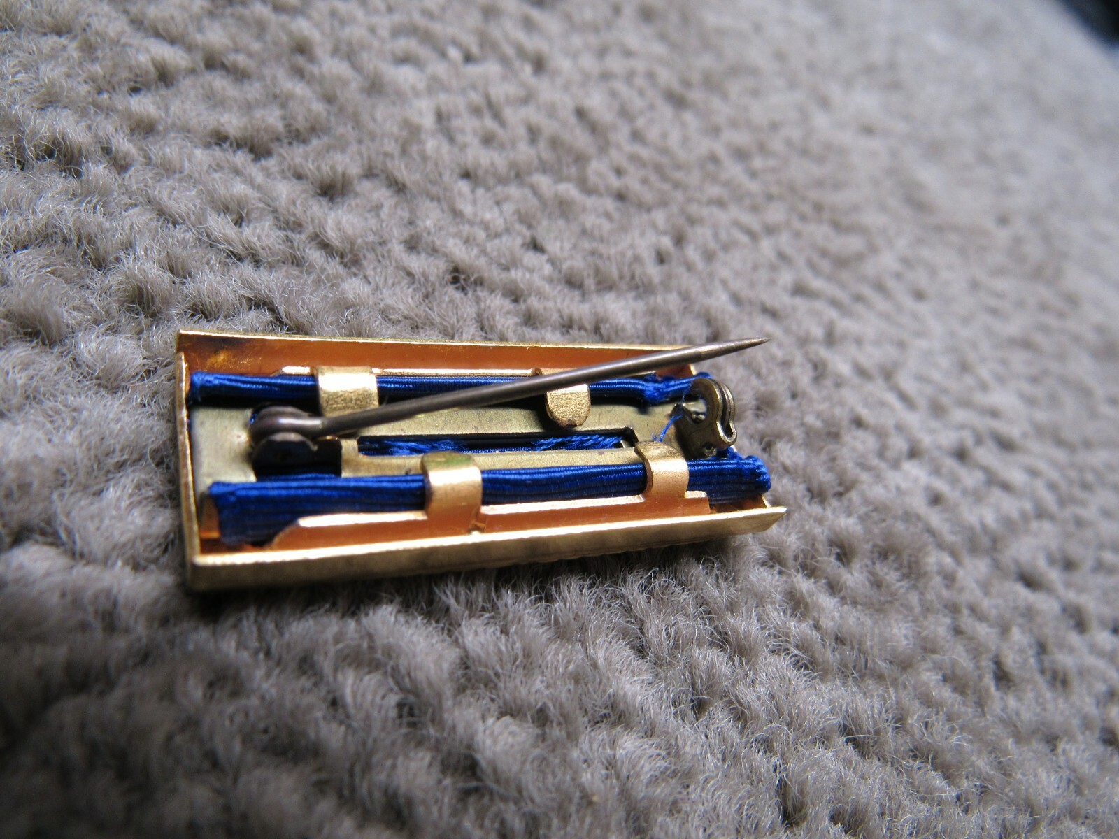 US WW2 Presidential Unit Citation Pin Back Original In govt Paper NOS