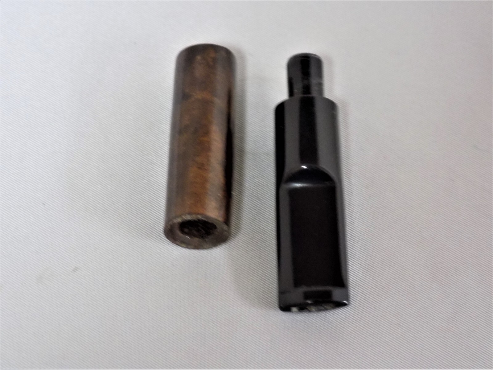 VINTAGE LORENZO ITALIAN BRIAR CIGARETTE HOLDER 3" SADDLE BIT ACRYLIC STEM NOS