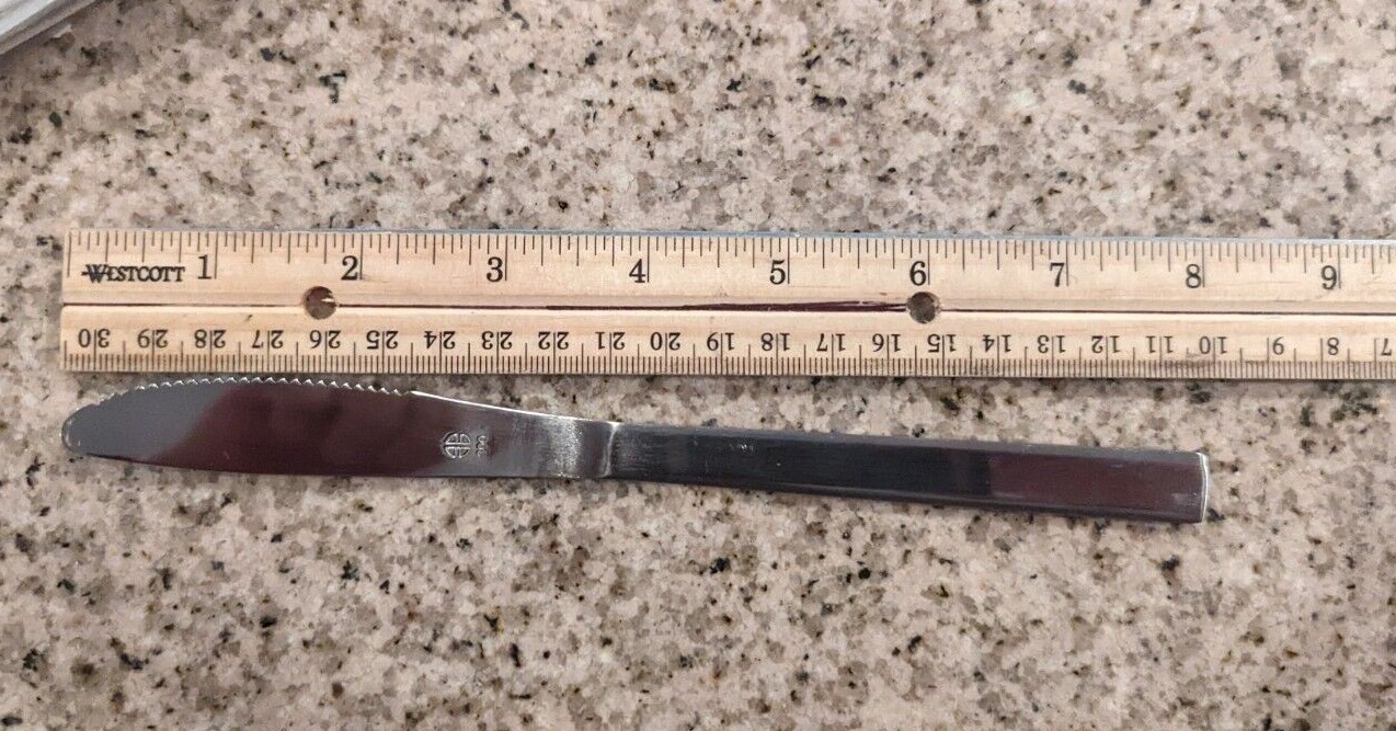 World Tableware 651 5302 Windsor 8" Fluted Dinner Knife - Dozen