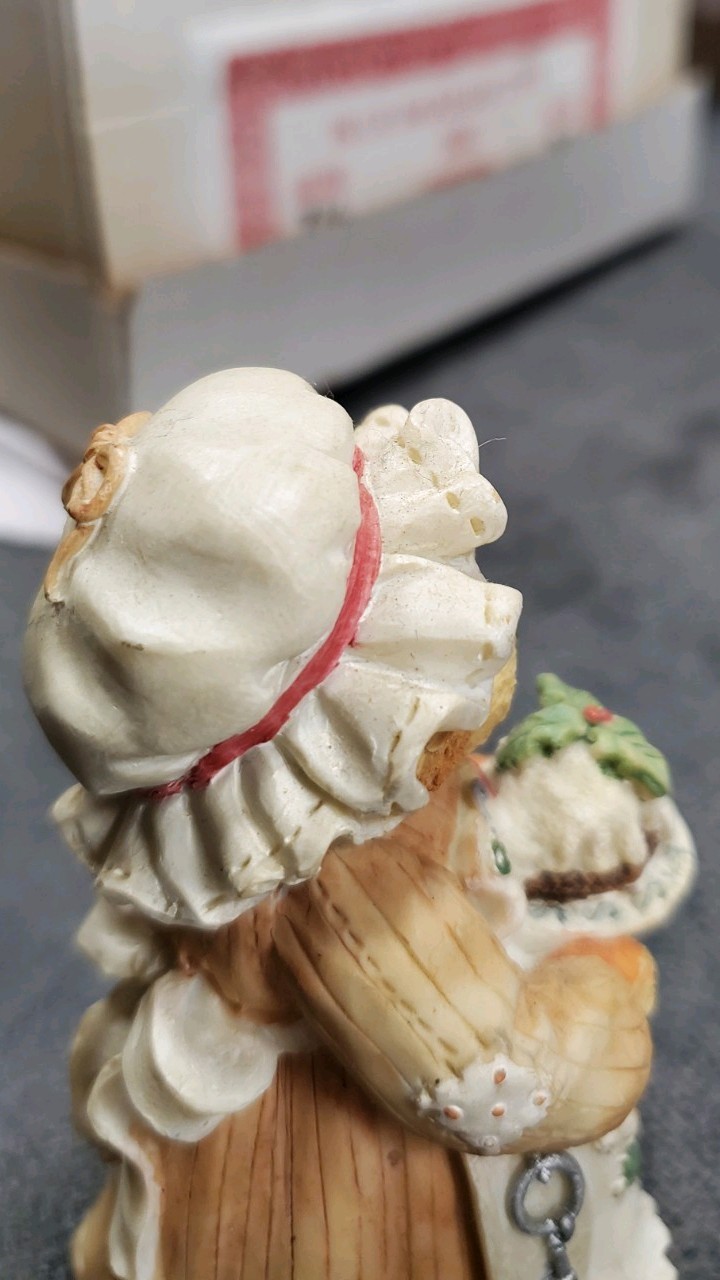 Cherished Teddies MRS. CRATCHT Enesco 1994