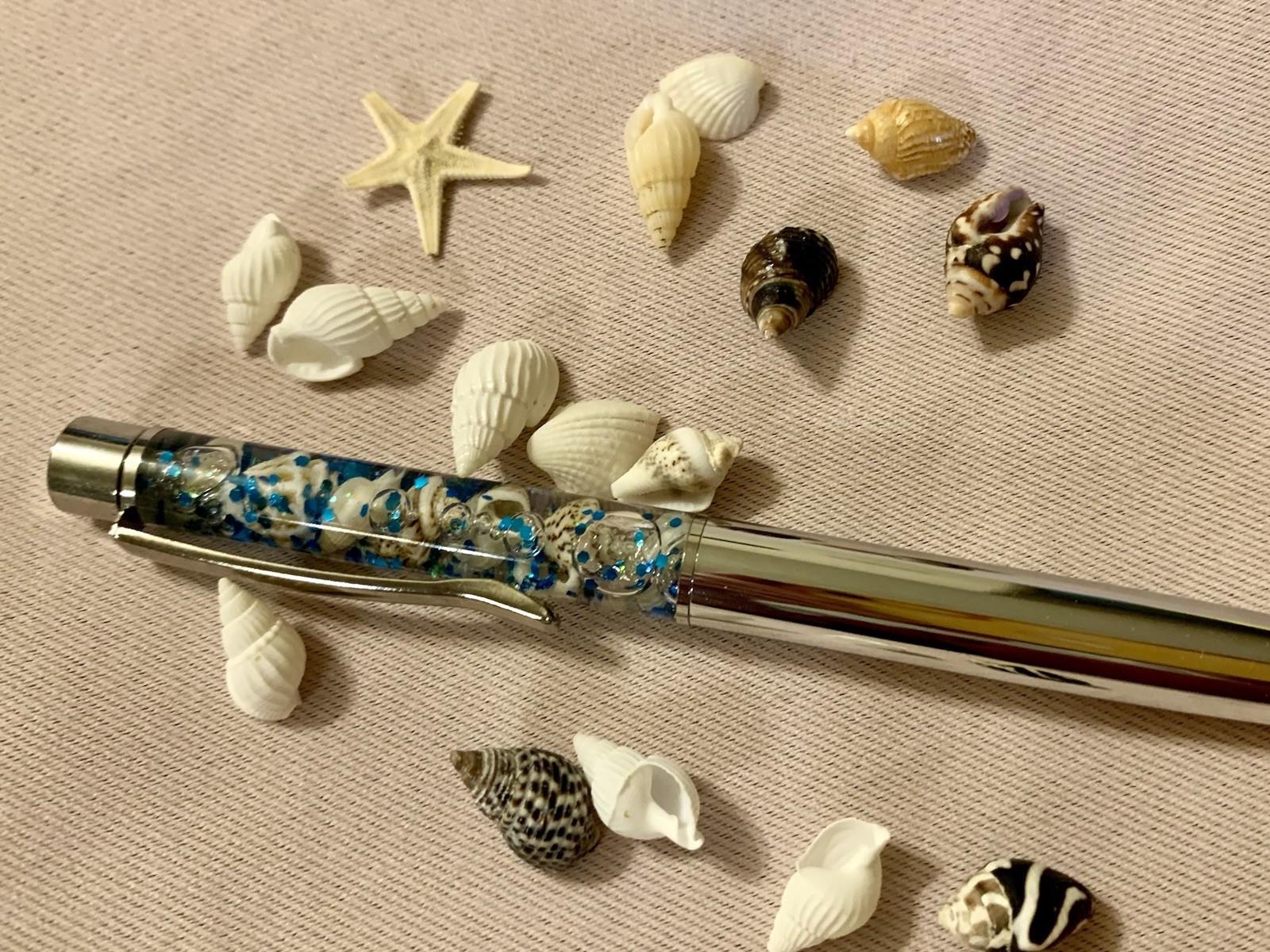 Handmade New Sea Shells With Blue Glitter & White Glitter Silver Float Pen