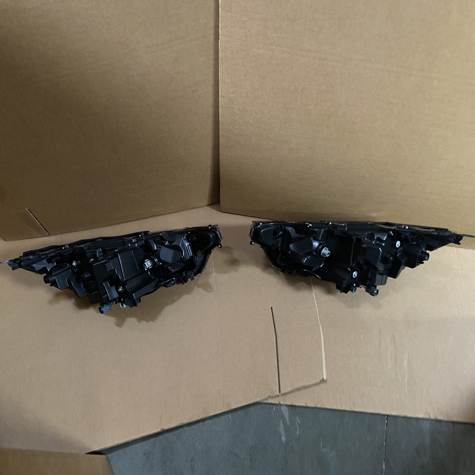 Front LED Projector Headlight Replacement For 2019 2023 Toyota RAV4 Hybrid Pair