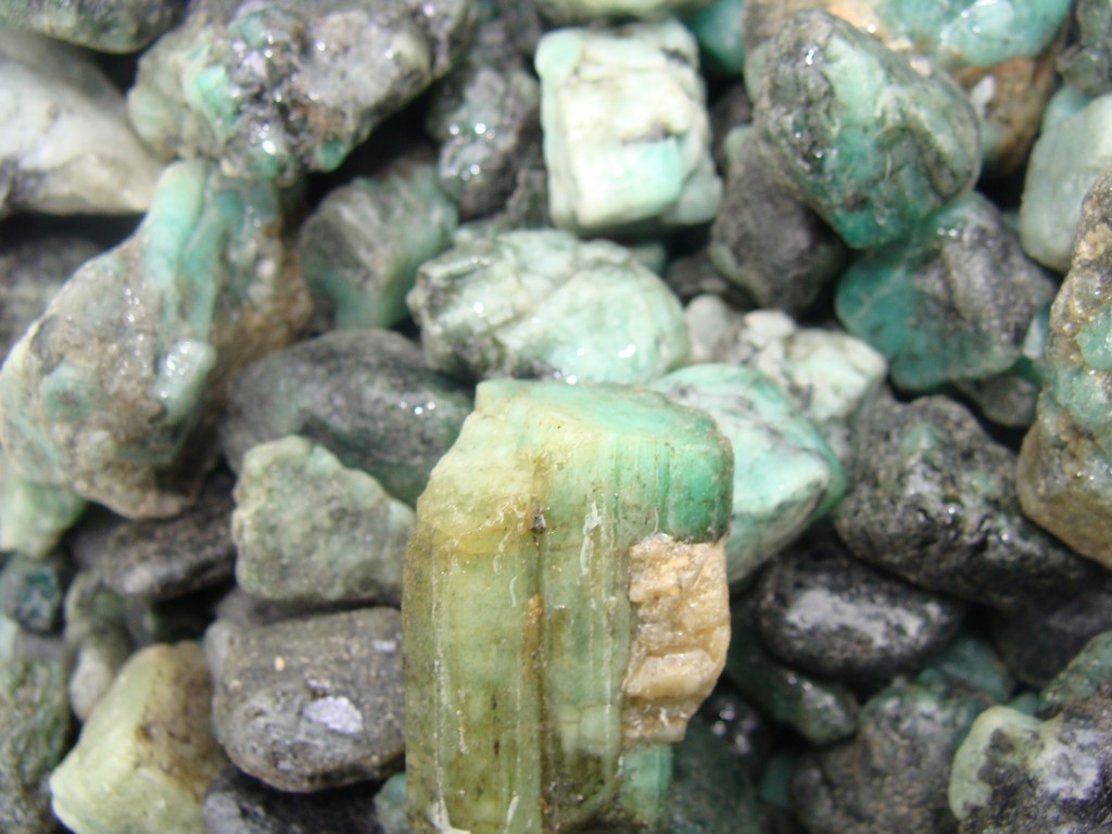 500 Carat Lots of Unsearched Natural Emerald Rough + a FREE faceted gemstone
