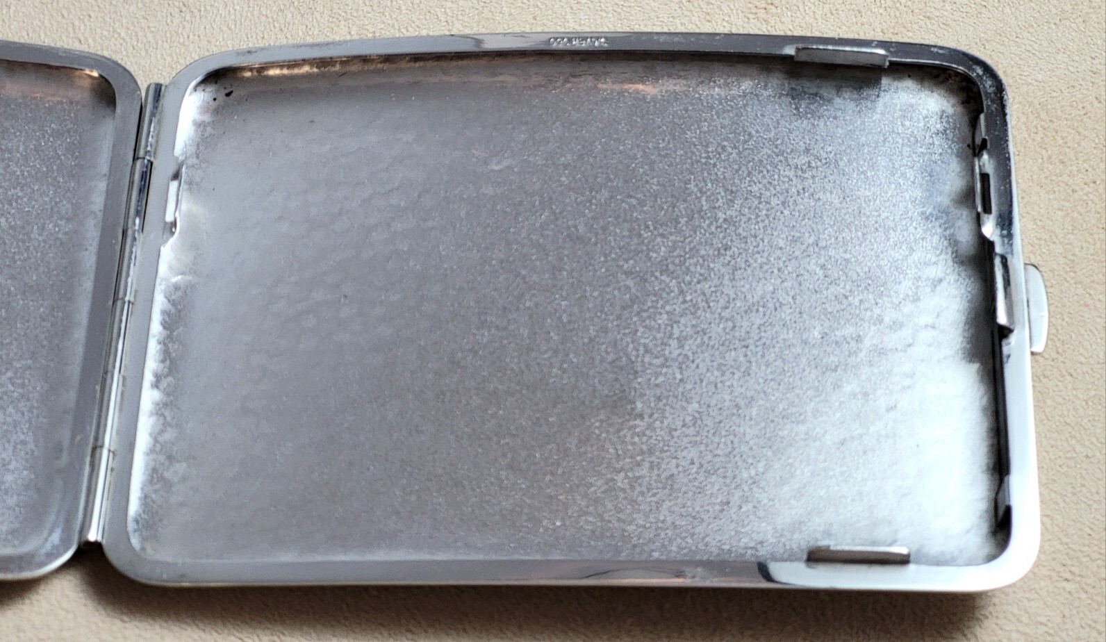 FINE LRG c. 1965 Japanese Hammered Sterling+ Silver Curved Smokes Case 3.56 ozt