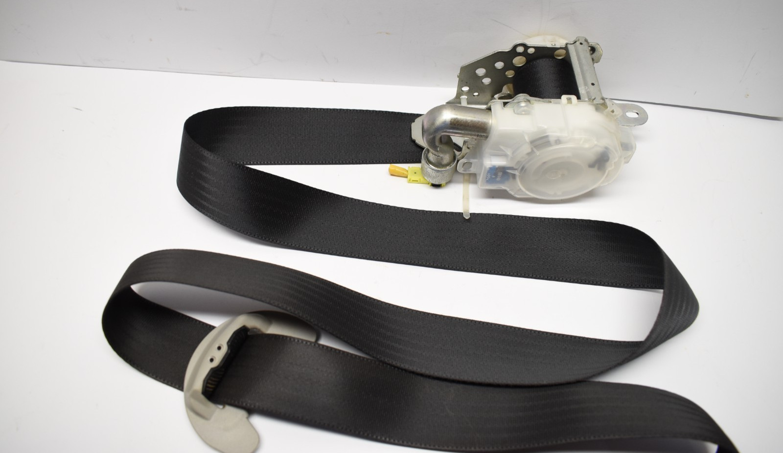 2009-2013 TOYOTA TUNDRA PASSENGER FRONT SEAT BELT RETRACTOR BLACK OEM CREW DBL