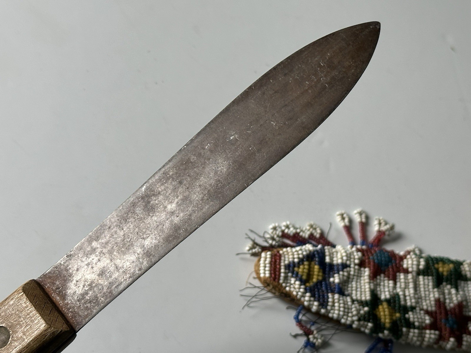 AMAZING NATIVE AMERICAN PLAINS INDIAN HISTORIC BEADED KNIFE SHEATH, HISTORICAL