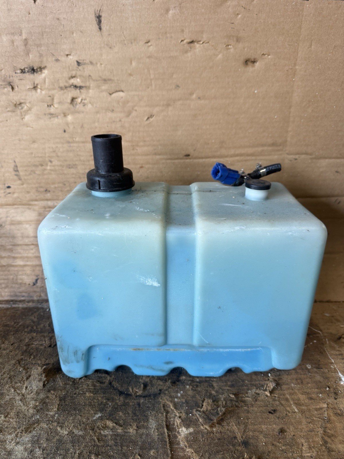 YAMAHA OUTBOARD 6YR-W0035-95-00 2.8 GAL REMOTE OIL TANK ASSY