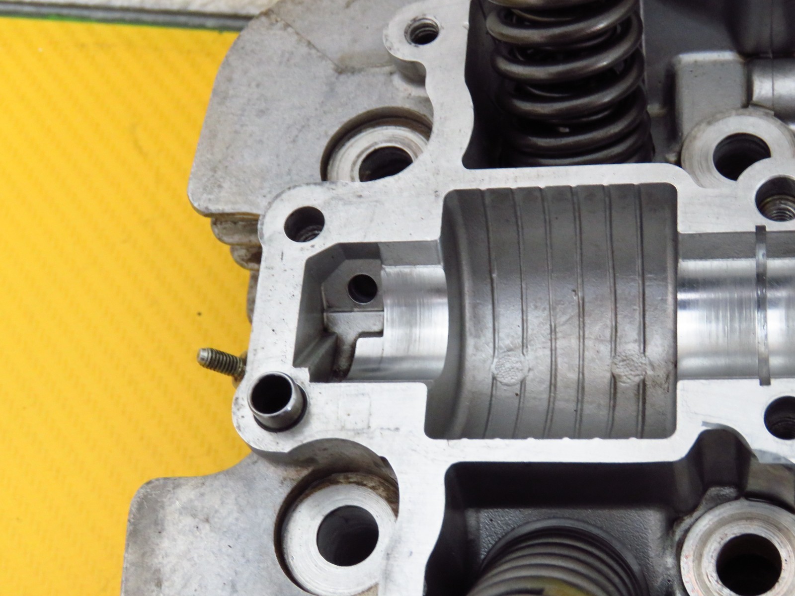 1983 SUZUKI LT125 OEM VALVE HEAD valves cylinder head GOOD SHAPE