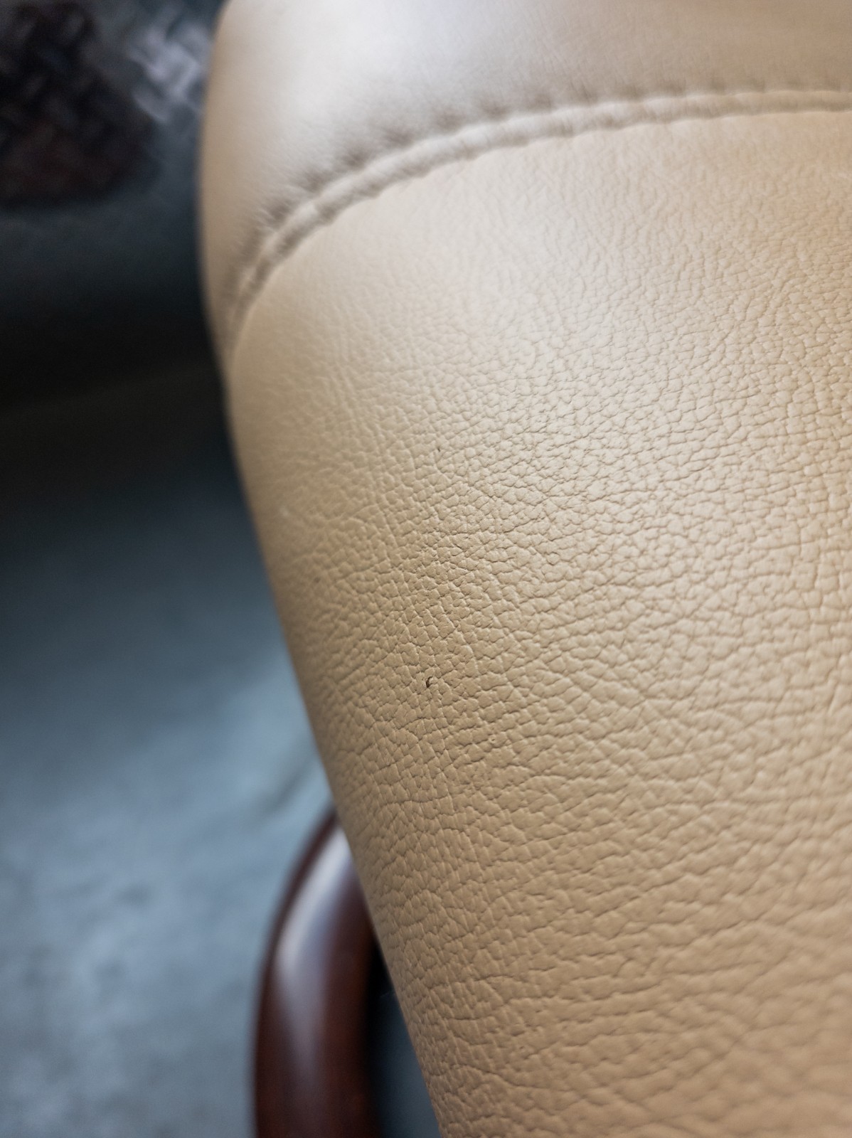 Ekornes Stressless Batick Latte Colored Leather Ottoman | Tilt Function