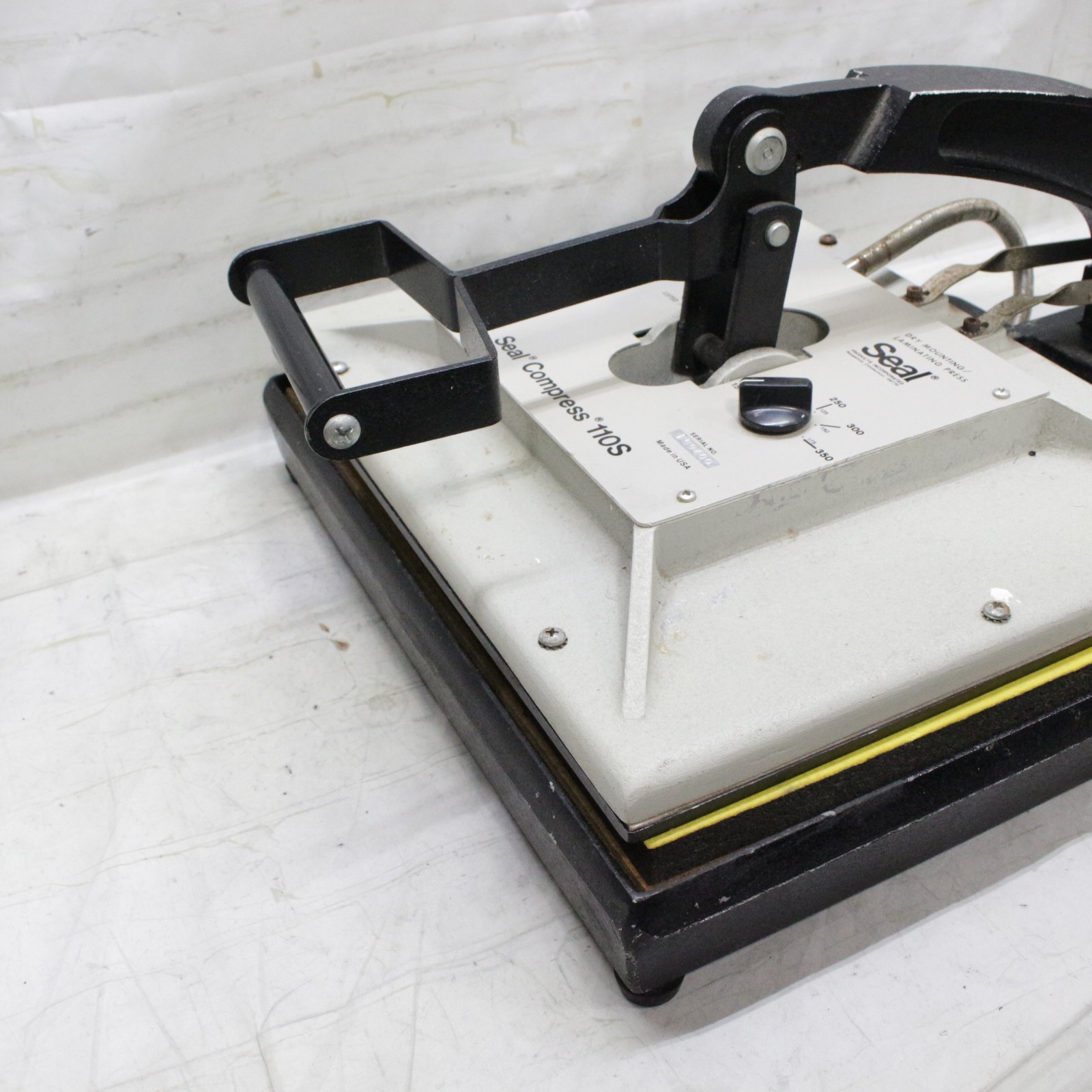 Seal Products - Seal Compress 110S Dry Mounting Laminating Press 15" x 12"