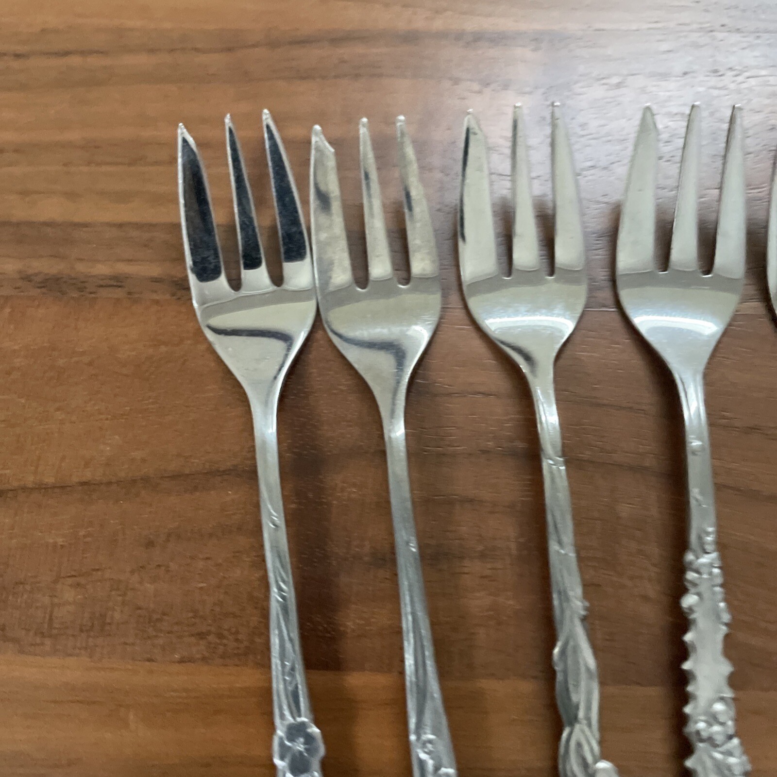 VintageGero Zilmeta 7 stainless Cocktail Hors D'oeuvre Forks Floral