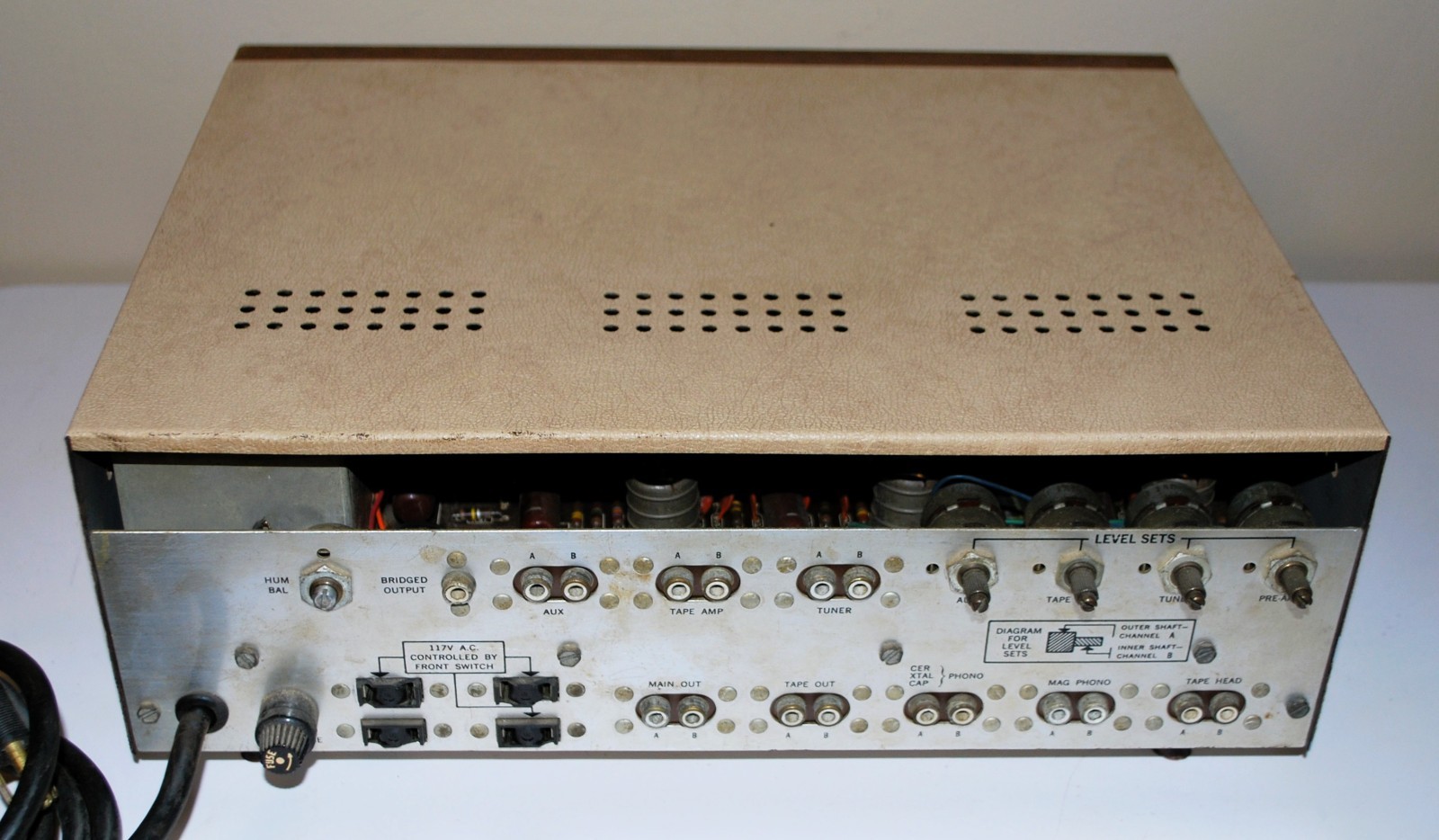 VINTAGE LAFAYETTE KT-600 STEREO MASTER CONTROL CENTER PREAMP TUBE PREAMPLIFIER