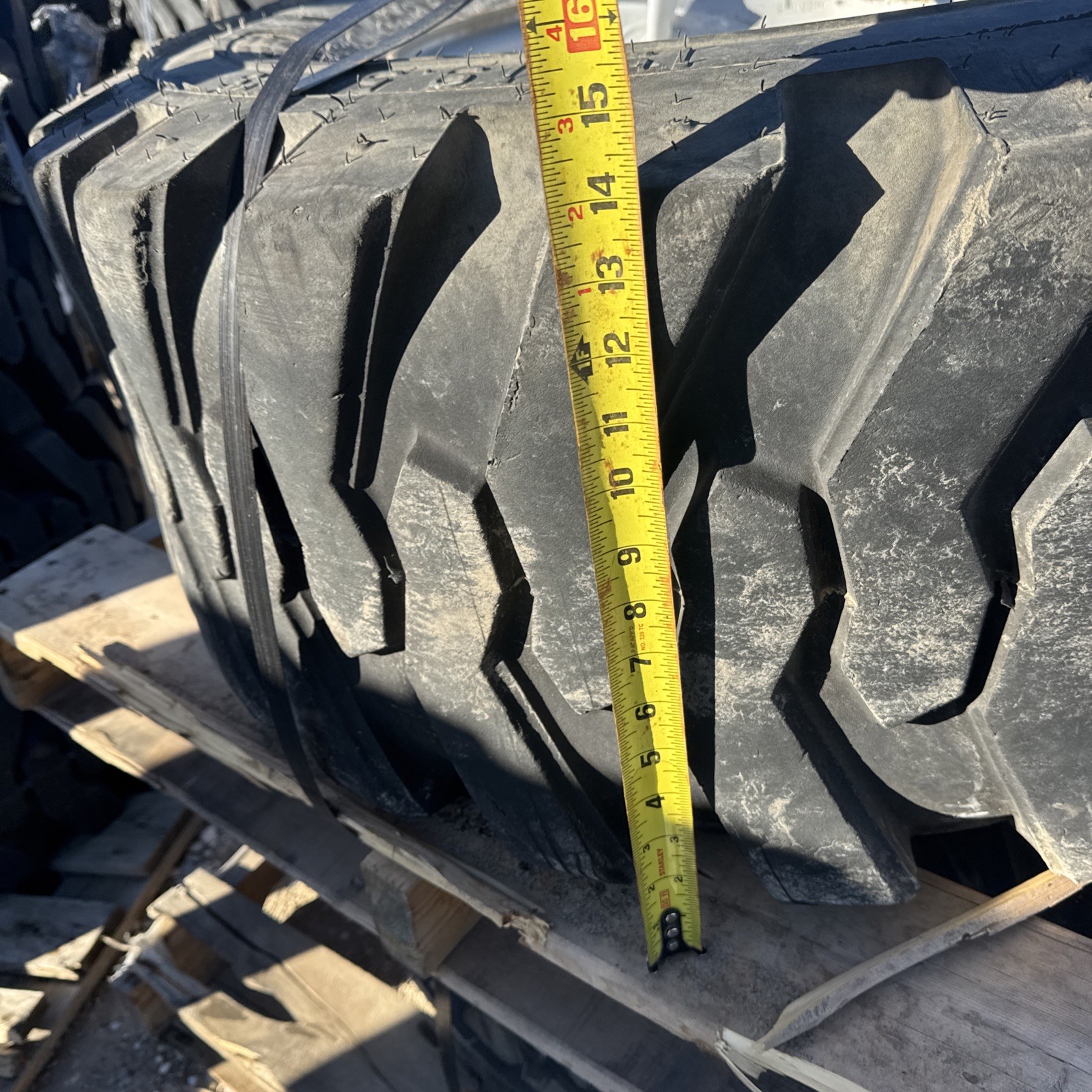 15x19.5 Boom Lift Tire Titan 12 Ply
