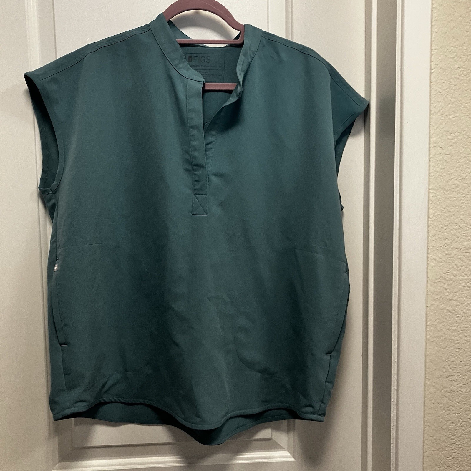 Figs Rafaela Size Medium Oversized Scrub Top Sleeveless Green Marine Cactus