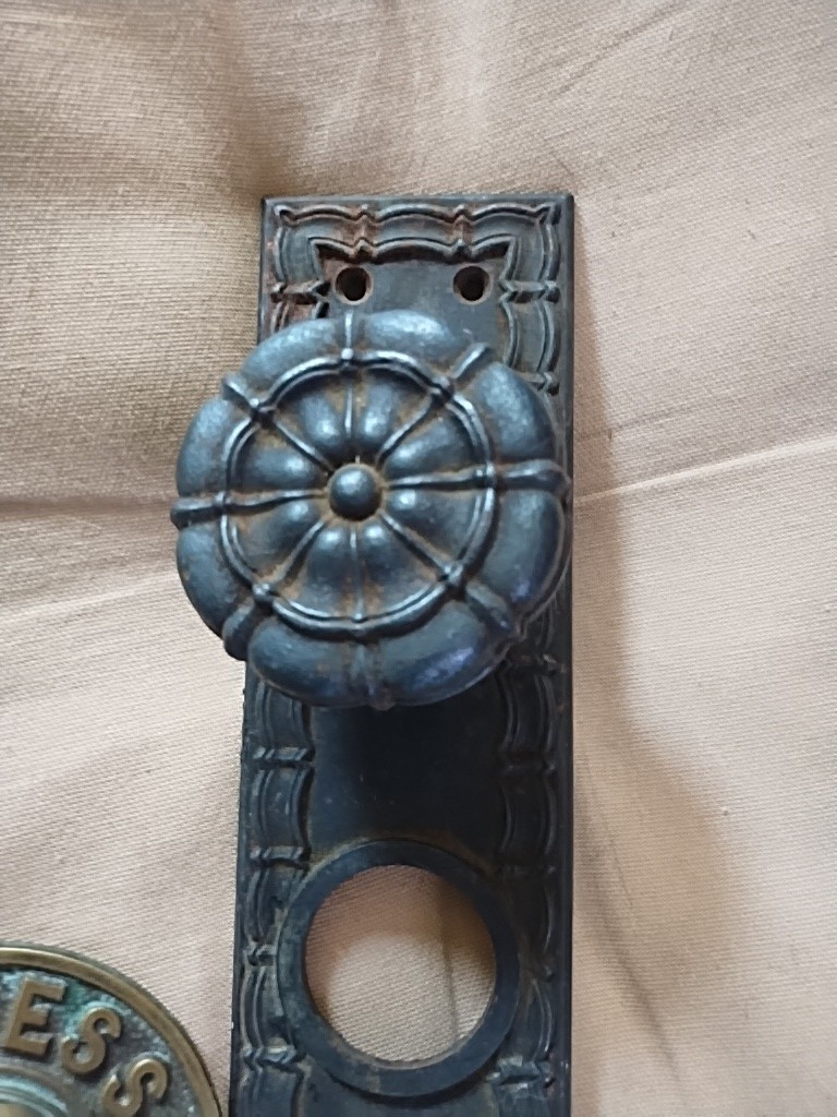 Antique Chicago Niles Sager Victorian Doorknob/Escutcheon Plate WYRE K-320